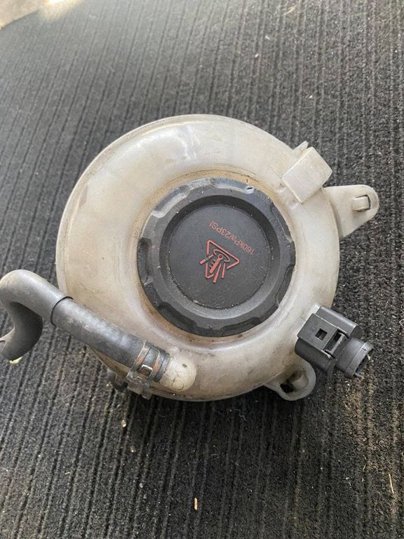 Zbiorniczek wyrównawczy Audi A3 S3 8V 5Q0121407 2013-2019