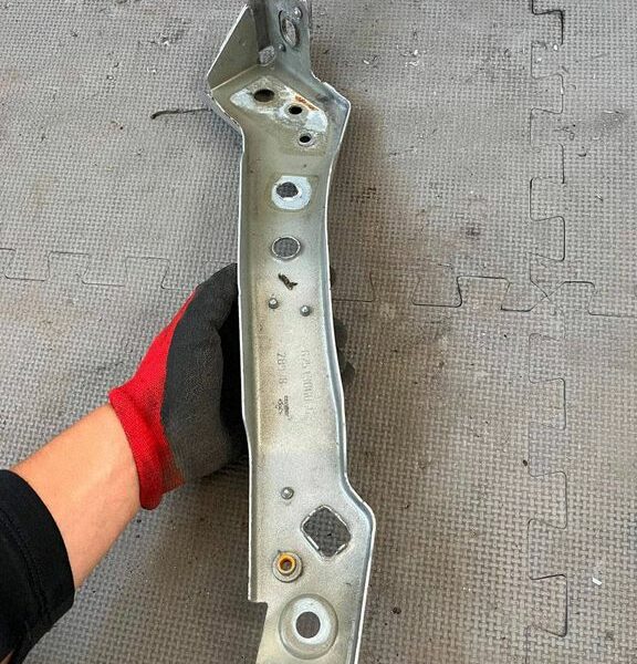Ślizg lampy Renault Megane III 625125608R 2009-2016