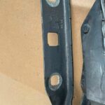 Zawiasy maski Volkswagen Golf V 1K0823301C 2003-2009