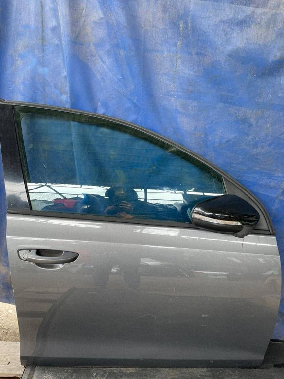 Drzwi przednie prawe Volkswagen Golf VI 5K4831056H 2008-2013