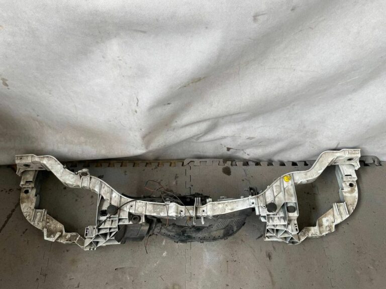 Pas przedni Ford Focus BM5181A042 2010-2017