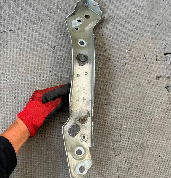 Ślizg lampy Renault Megane III 6251206D 2009-2016