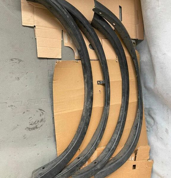 Listwa nadkola przedniego komplet L+P Nissan X-Trail T32 638104CC0A 2014-2021