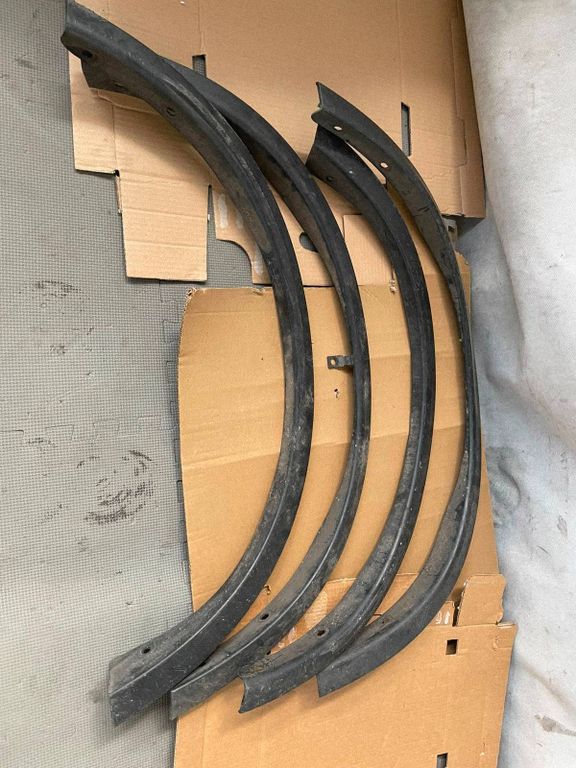 Listwa nadkola przedniego komplet L+P Nissan X-Trail T32 638104CC0A 2014-2021