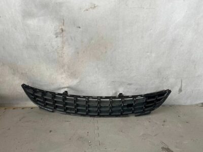 Dolna kratka zderzaka przedniego Opel Corsa D 13389555 2006-2014