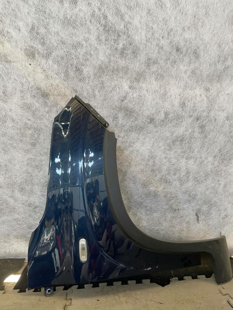 Błotnik prawy Nissan Qashqai 2006-2010 63100JD000